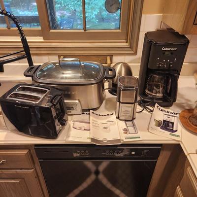 Lot of Kitchen Small Applainces Kitchen Aid Toaster , Cuisinart Multicooker Cook Central 4 in 1, 5Cuisinart Coffee Maker, Coffee Grinder,...