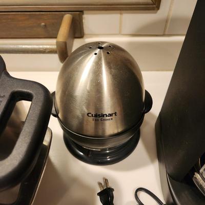 Lot of Kitchen Small Applainces Kitchen Aid Toaster , Cuisinart Multicooker Cook Central 4 in 1, 5Cuisinart Coffee Maker, Coffee Grinder,...