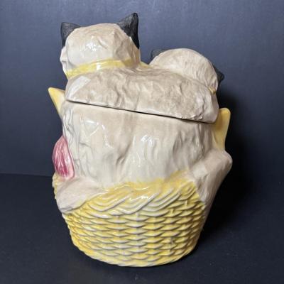 LOT 86: Vintage McCoy Two Kittens in Basket Cookie Jar