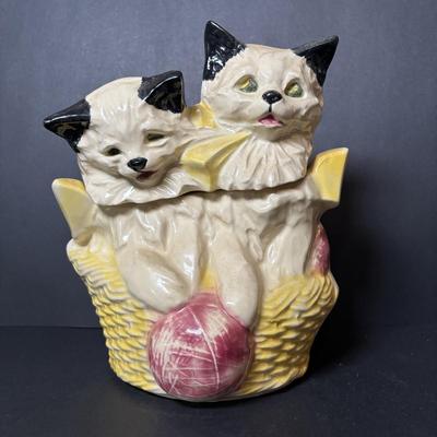 LOT 86: Vintage McCoy Two Kittens in Basket Cookie Jar