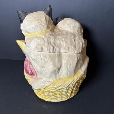 LOT 86: Vintage McCoy Two Kittens in Basket Cookie Jar