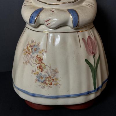 LOT 89: Vintage Shawnee Potter Dutch Girl Cookie Jar