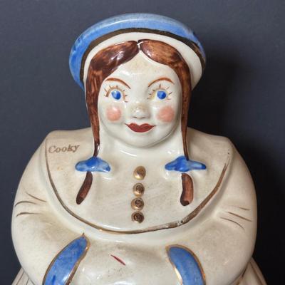 LOT 89: Vintage Shawnee Potter Dutch Girl Cookie Jar