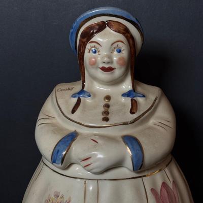 LOT 89: Vintage Shawnee Potter Dutch Girl Cookie Jar