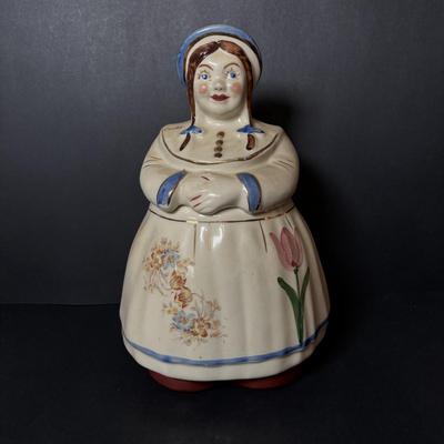 LOT 89: Vintage Shawnee Potter Dutch Girl Cookie Jar