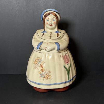 LOT 89: Vintage Shawnee Potter Dutch Girl Cookie Jar