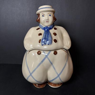 LOT 95: Vintage Shawnee "Happy" Dutch Boy Cookie Jar