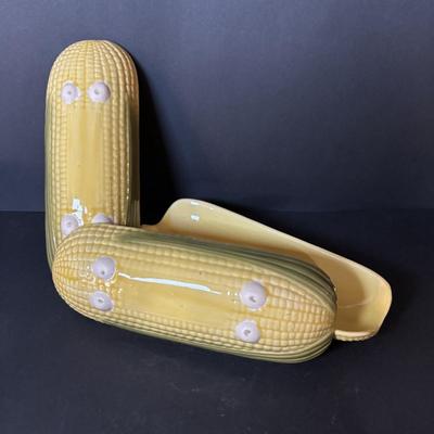 LOT 97: Vintage Shawnee & Cardinal Pottery Corncob Collection: Sugar Bowl, Covered Dish Corn Plates, Salt/Peppers