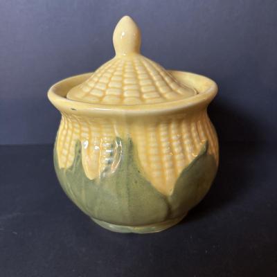 LOT 97: Vintage Shawnee & Cardinal Pottery Corncob Collection: Sugar Bowl, Covered Dish Corn Plates, Salt/Peppers