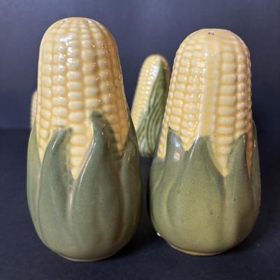 LOT 97: Vintage Shawnee & Cardinal Pottery Corncob Collection: Sugar Bowl, Covered Dish Corn Plates, Salt/Peppers