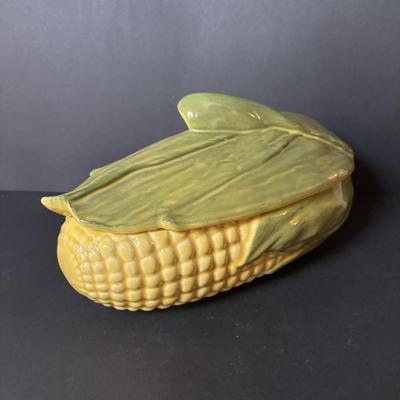 LOT 97: Vintage Shawnee & Cardinal Pottery Corncob Collection: Sugar Bowl, Covered Dish Corn Plates, Salt/Peppers