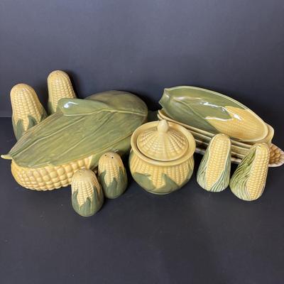 LOT 97: Vintage Shawnee & Cardinal Pottery Corncob Collection: Sugar Bowl, Covered Dish Corn Plates, Salt/Peppers