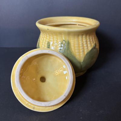 LOT 97: Vintage Shawnee & Cardinal Pottery Corncob Collection: Sugar Bowl, Covered Dish Corn Plates, Salt/Peppers