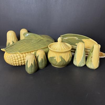 LOT 97: Vintage Shawnee & Cardinal Pottery Corncob Collection: Sugar Bowl, Covered Dish Corn Plates, Salt/Peppers