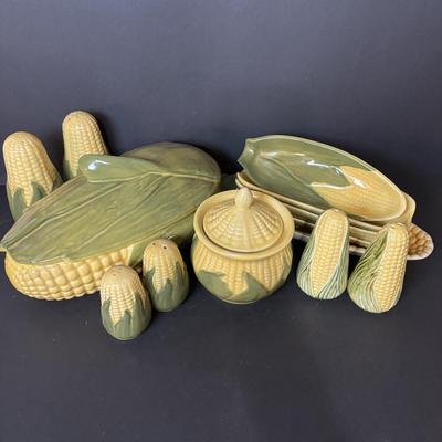 LOT 97: Vintage Shawnee & Cardinal Pottery Corncob Collection: Sugar Bowl, Covered Dish Corn Plates, Salt/Peppers
