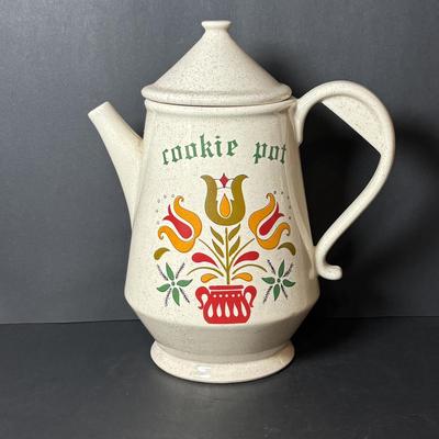 LOT 99: Vintage McCoy "Cookie Pot" Cookie Jar