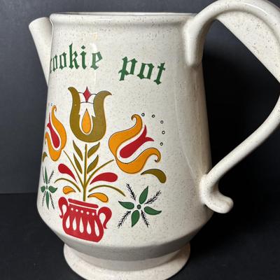 LOT 99: Vintage McCoy "Cookie Pot" Cookie Jar