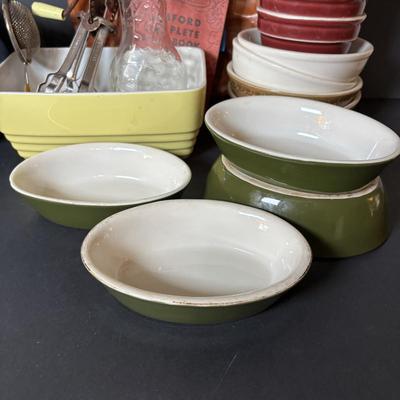 LOT 103: Vintage Kitchen: Hall, Fiesta, Anchor Hocking, Syracuse, Westinghouse, Good Seasons