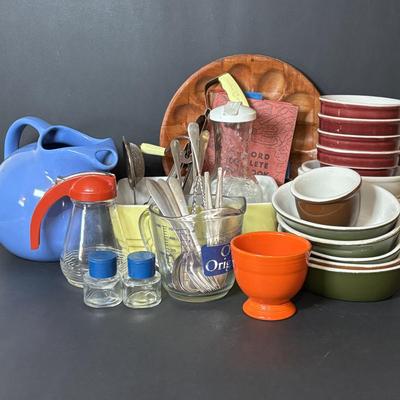 LOT 103: Vintage Kitchen: Hall, Fiesta, Anchor Hocking, Syracuse, Westinghouse, Good Seasons