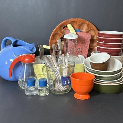 LOT 103: Vintage Kitchen: Hall, Fiesta, Anchor Hocking, Syracuse, Westinghouse, Good Seasons