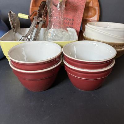 LOT 103: Vintage Kitchen: Hall, Fiesta, Anchor Hocking, Syracuse, Westinghouse, Good Seasons
