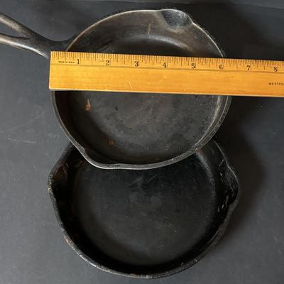 LOT 107: Vintage Wagner Ware Sidney -O- Magnalite #4738-P, 8 Quart Stock Pot w/Lid & Wagner Cast Iron Pans (2)