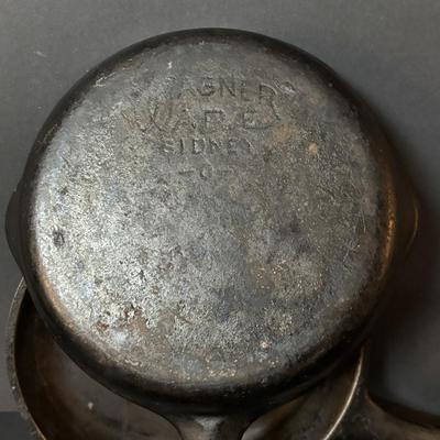 LOT 107: Vintage Wagner Ware Sidney -O- Magnalite #4738-P, 8 Quart Stock Pot w/Lid & Wagner Cast Iron Pans (2)