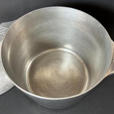 LOT 107: Vintage Wagner Ware Sidney -O- Magnalite #4738-P, 8 Quart Stock Pot w/Lid & Wagner Cast Iron Pans (2)