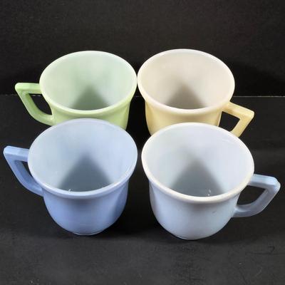 LOT 121: Vintage Hazel Atlas Little Hostess Child Tea Set