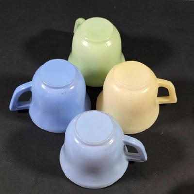 LOT 121: Vintage Hazel Atlas Little Hostess Child Tea Set
