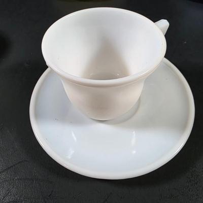 LOT 121: Vintage Hazel Atlas Little Hostess Child Tea Set