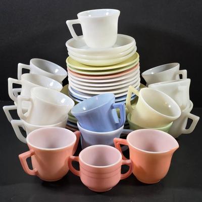 LOT 121: Vintage Hazel Atlas Little Hostess Child Tea Set