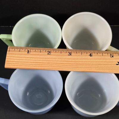 LOT 121: Vintage Hazel Atlas Little Hostess Child Tea Set