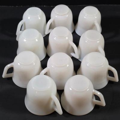 LOT 121: Vintage Hazel Atlas Little Hostess Child Tea Set