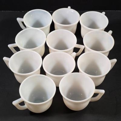LOT 121: Vintage Hazel Atlas Little Hostess Child Tea Set