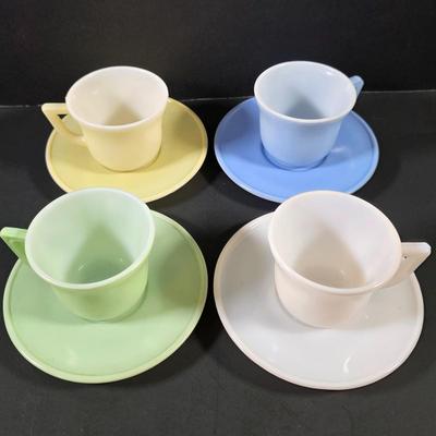 LOT 121: Vintage Hazel Atlas Little Hostess Child Tea Set