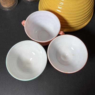 LOT 128: Vintage Pottery Mixing Bowls, Food Chopper & Blender & Hazel Atlas Modern Tone Platonite Sherbert Dishes, Sugar Bowl,...