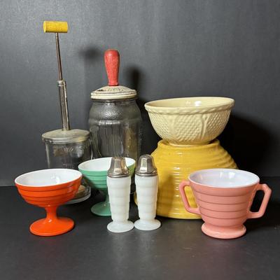 LOT 128: Vintage Pottery Mixing Bowls, Food Chopper & Blender & Hazel Atlas Modern Tone Platonite Sherbert Dishes, Sugar Bowl,...