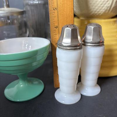 LOT 128: Vintage Pottery Mixing Bowls, Food Chopper & Blender & Hazel Atlas Modern Tone Platonite Sherbert Dishes, Sugar Bowl,...