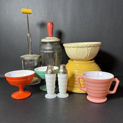 LOT 128: Vintage Pottery Mixing Bowls, Food Chopper & Blender & Hazel Atlas Modern Tone Platonite Sherbert Dishes, Sugar Bowl,...