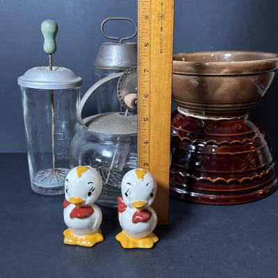 LOT 129: Vintage Pottery Bowls, Little Chicks Salt/Pepper Shakers & Hand Mixers (3)