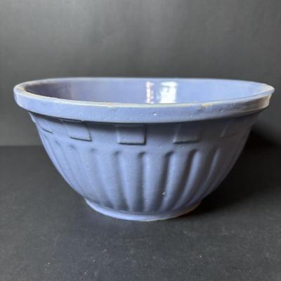 LOT 131: Vintage Watt Blue Mixing Bowl, Wesson Oil Mayonnaises Maker, Food Choppers and Shawnee Flower Pot Salt/Pepper Shakes