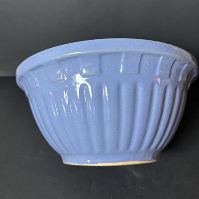 LOT 131: Vintage Watt Blue Mixing Bowl, Wesson Oil Mayonnaises Maker, Food Choppers and Shawnee Flower Pot Salt/Pepper Shakes