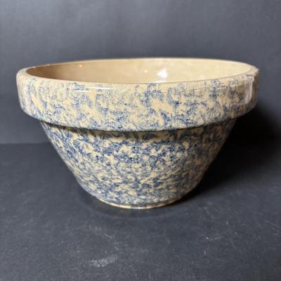 LOT 132: Vintage Spongeware Pottery Collection: Marked R.R.P. Roseville, Stamped R.R.P Roseville, Stamped Robinson Ransbottom Roseville...
