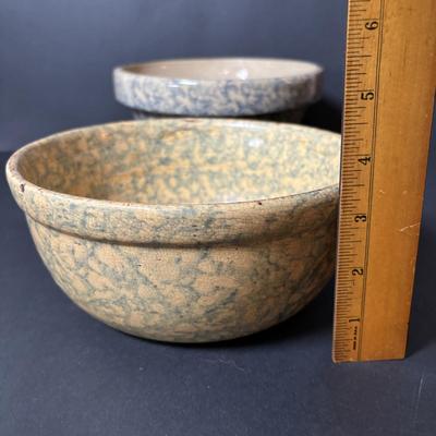LOT 132: Vintage Spongeware Pottery Collection: Marked R.R.P. Roseville, Stamped R.R.P Roseville, Stamped Robinson Ransbottom Roseville...