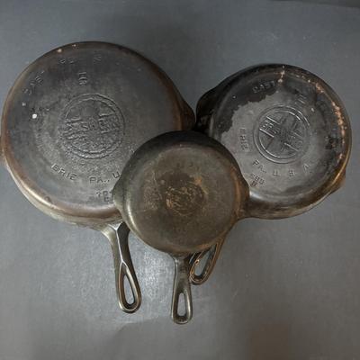 LOT 133: Set of 3 Griswold Cast Iron Pans