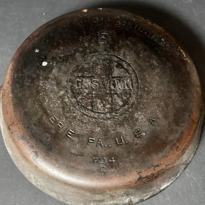 LOT 133: Set of 3 Griswold Cast Iron Pans