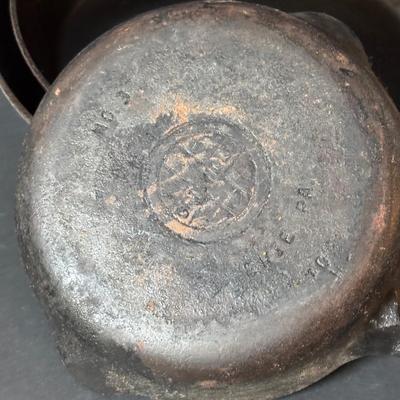LOT 133: Set of 3 Griswold Cast Iron Pans