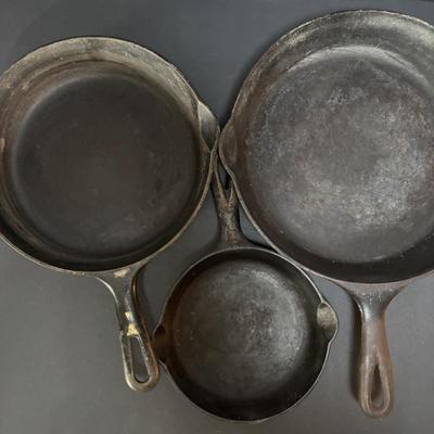 LOT 134: Set of 3 Griswold Cast Iron Pans