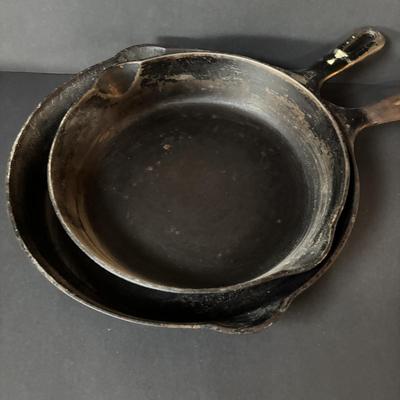LOT 134: Set of 3 Griswold Cast Iron Pans